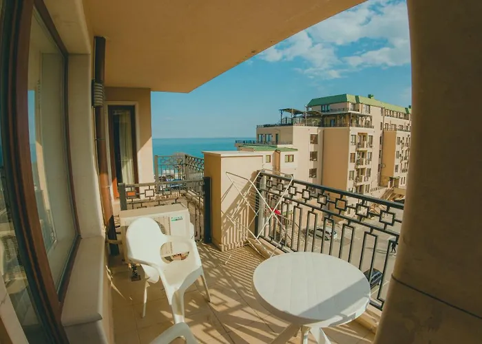 Goldensands Apartment *