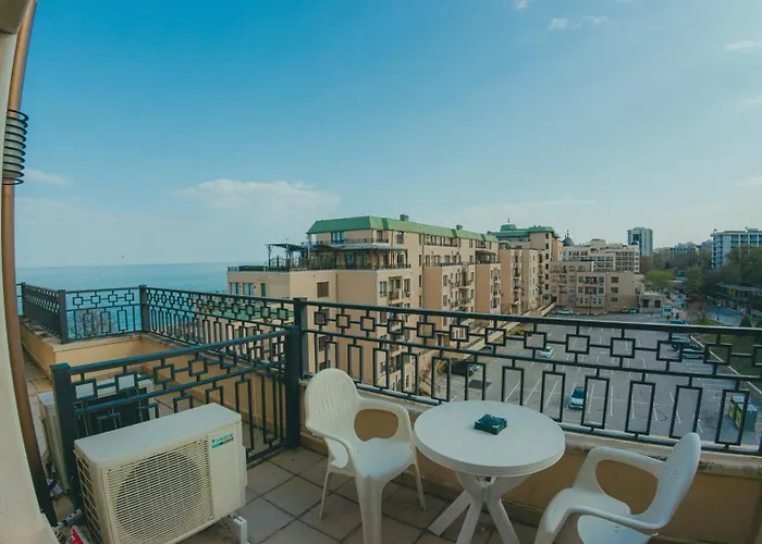 Goldensands Apartment