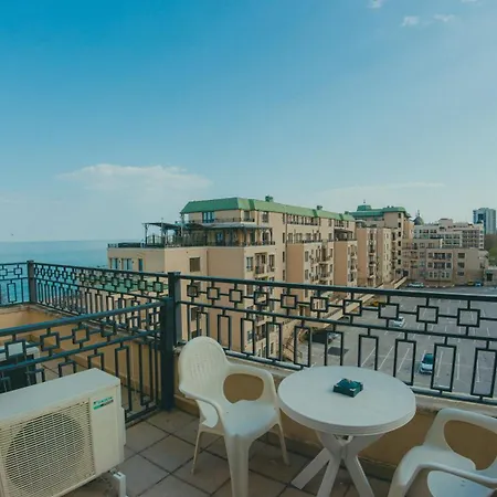 Goldensands 아파트